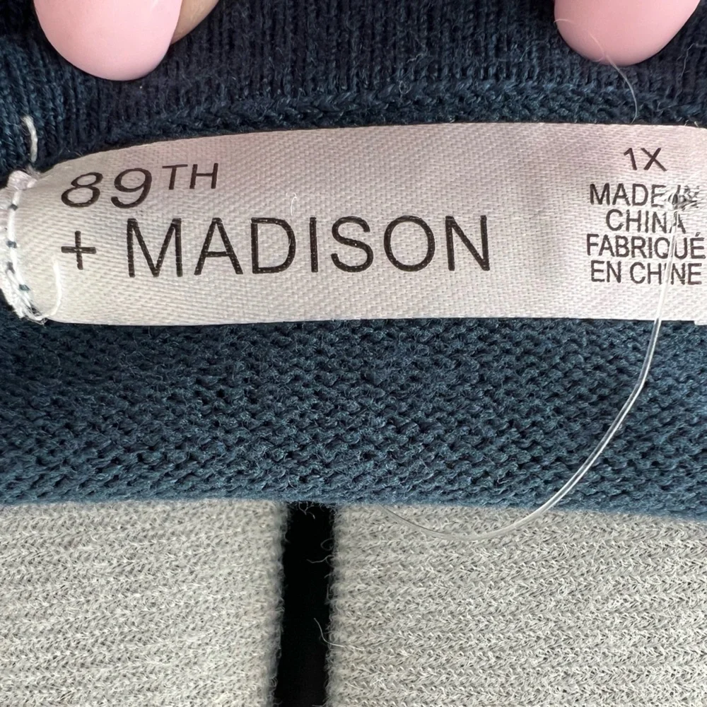 89th & Madison Navy Blue Diamond Pattern Top